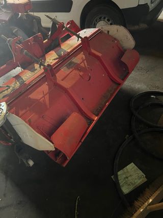 Mini tractor rojo YANMAR