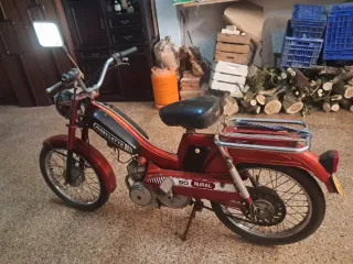Mobylette Moped Roja Antigua