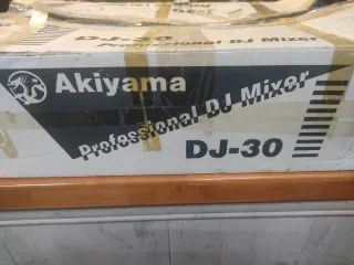 Mesa de mezclas Akiyama DJ-30