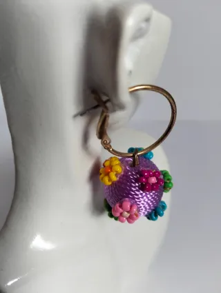 Pendientes bola malva flores abalorios