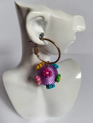 Pendientes bola malva flores abalorios