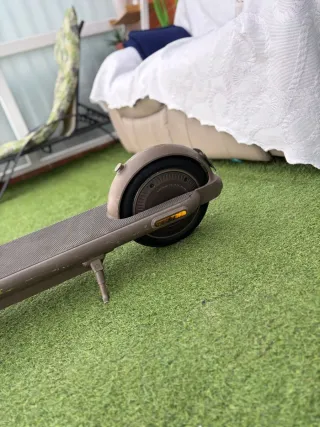 Patinete Eléctrico marrón