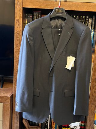Traje de caballero gris sin estrenar