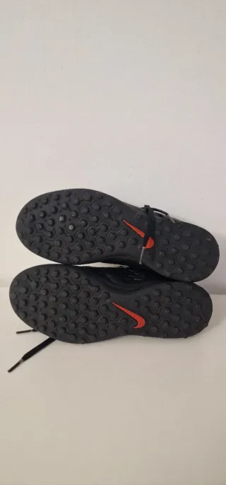 Zapatillas multitacos Nike negras y plateadas