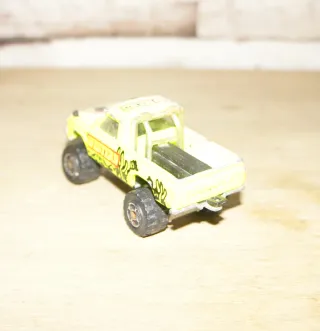 Toyota Hilux Pick-up escala 1/56 Majorette