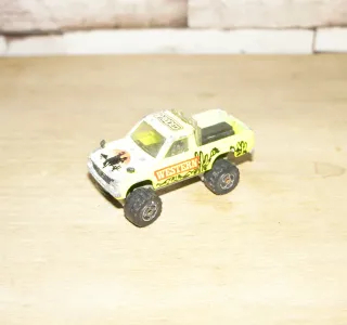 Toyota Hilux Pick-up escala 1/56 Majorette