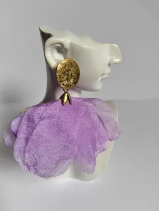 Pendientes pétalos malva organza dorados