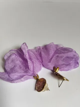 Pendientes pétalos malva organza dorados