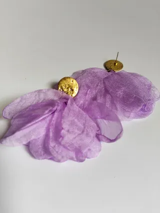 Pendientes pétalos malva organza dorados