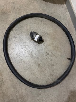 Bicicleta 26 + repuestos, ropa y casco