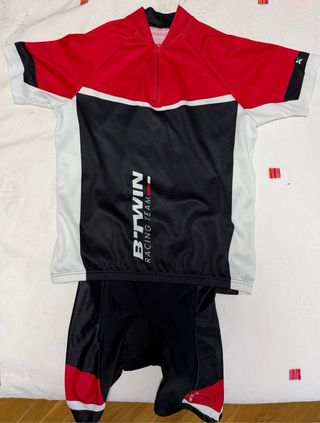 Bicicleta 26 + repuestos, ropa y casco