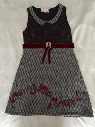 Vestido mujer estilo clásico vintage.