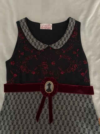 Vestido mujer estilo clásico vintage.