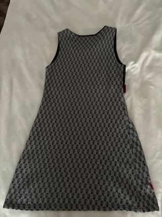 Vestido mujer estilo clásico vintage.