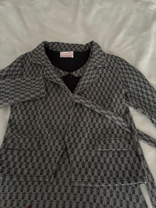 Vestido mujer estilo clásico vintage.