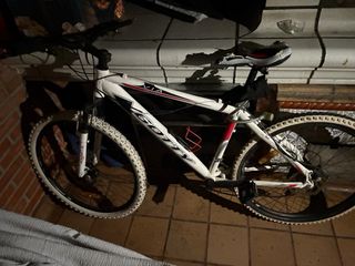 Bicicleta de montaña blanca GOTTY