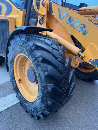 Retroexcavadora VENIERI 8.23D