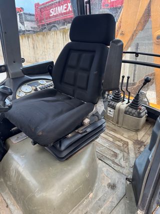 Retroexcavadora VENIERI 8.23D