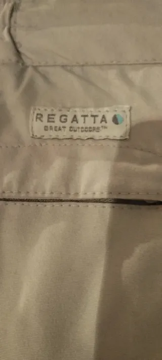 Pantalones de montaña beige claro. Forro abrigado.