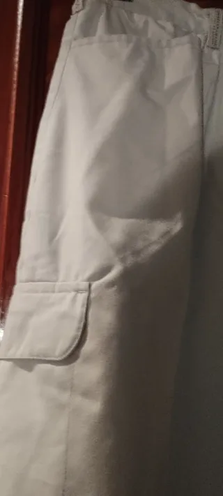 Pantalones de montaña beige claro. Forro abrigado.