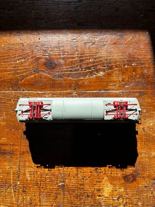 Locomotiva E444.001 LIMA con vagoni