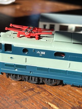 Locomotiva E444.001 LIMA con vagoni