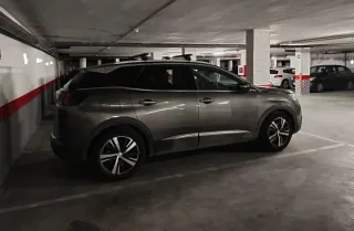 Calle Rosalia Castro. Plaza de garaje amplia.