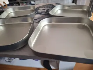 Bandejas cuadradas de plástico 4 und.