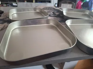 Bandejas cuadradas de plástico 4 und.