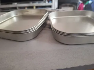 Bandejas cuadradas de plástico 4 und.