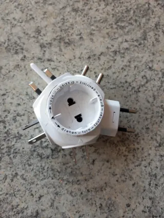 Adattatore universale da viaggio