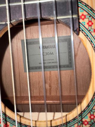 Guitarra Yamaha C30M con funda original