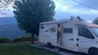 Alquiler autocaravana renault perfilada 4 personas