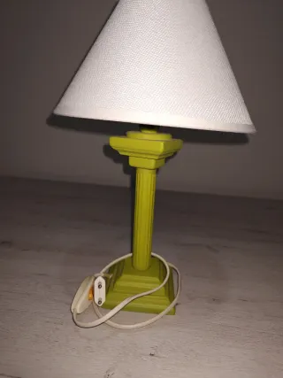 Lámpara de noche verde y blanca