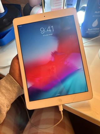 iPad Air 128GB Plata A1475