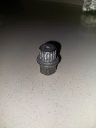 Tuerca macho antirrobo estrellado Volkswagen