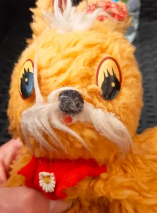 Antigua marioneta de mano de conejo