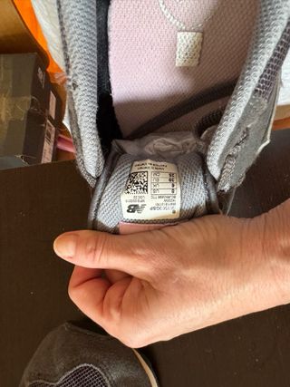 Zapatillas New Balance grises y rosas