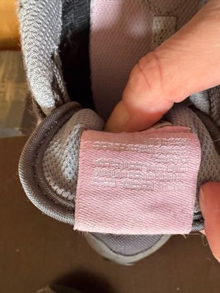 Zapatillas New Balance grises y rosas