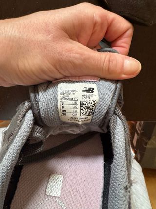 Zapatillas New Balance grises y rosas