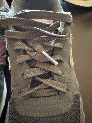 Zapatillas New Balance grises y rosas