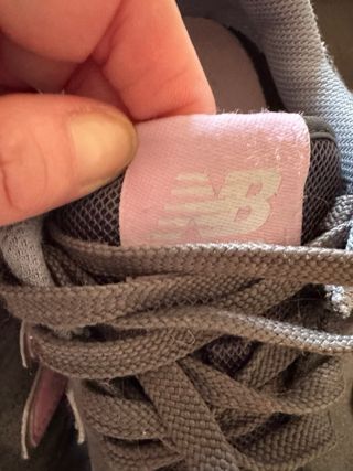 Zapatillas New Balance grises y rosas