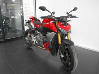 Ducati Streetfighter V2S