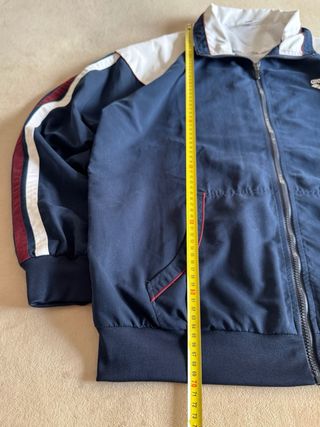 Chaqueta deportiva Arena azul y blanca