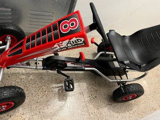 Kart a pedales rojo y negro