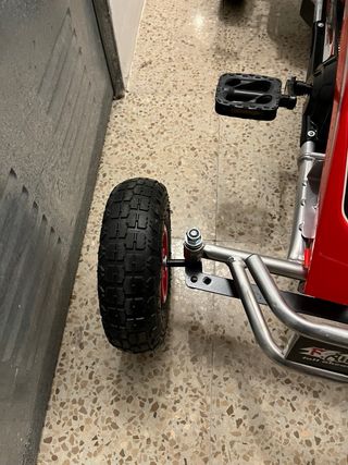 Kart a pedales rojo y negro