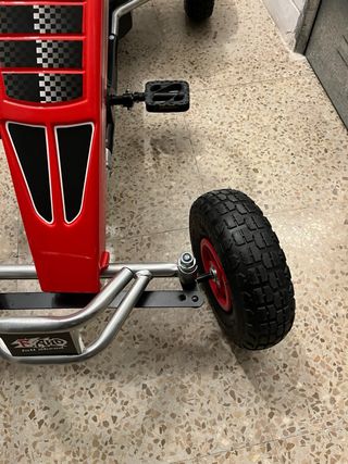 Kart a pedales rojo y negro