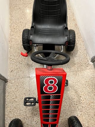 Kart a pedales rojo y negro