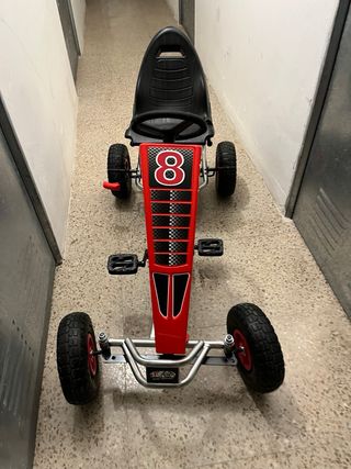 Kart a pedales rojo y negro