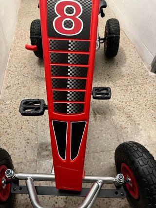 Kart a pedales rojo y negro